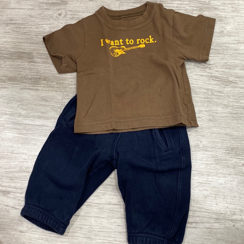 Baby gap. 6-12 months. T shirt and sweat pants.